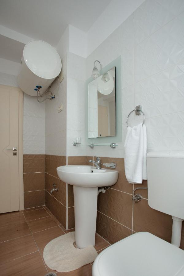 Erik'S Place Shkoder Bagian luar foto